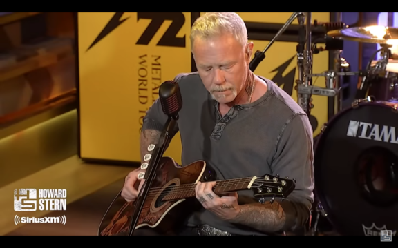 Metallica: eseguono ‘Lux Æterna’, la versione acustica di ‘Blackened’ e ‘Turn The Page’ all’Howard Stern Show