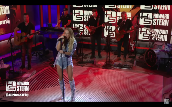 Ozzy Osbourne: Carrie Underwood esegue la cover di ‘Mama, I’m Coming Home’ al The Howard Stern Show
