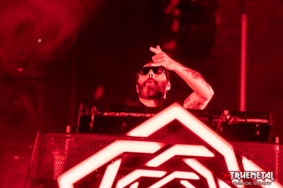 Carpenter Brut, Health: una data insieme in Italia