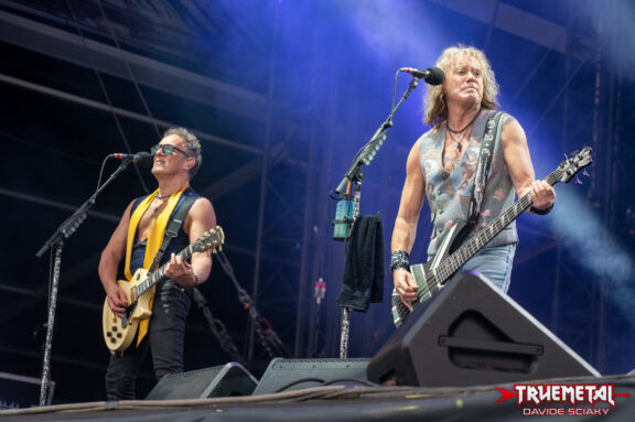 Def Leppard: pubblicato un singolo per per aiutare le persone colpite dagli incendi di Los Angels