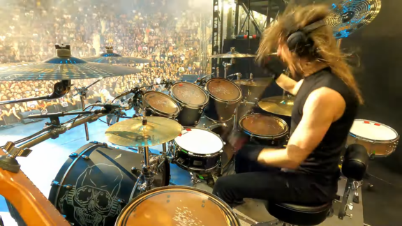 Megadeth: il drum-cam di ‘Sweating Bullets’ dallo show in Francia