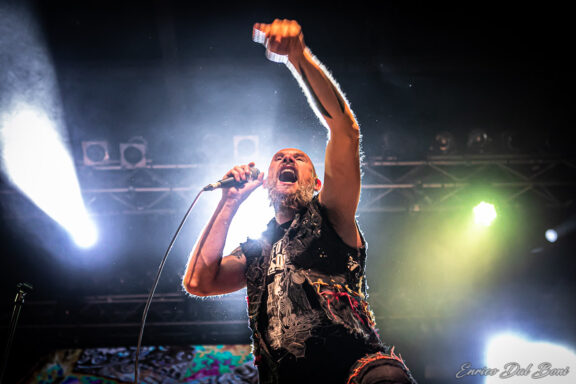 Folkstone: guarda il video di ‘La Fabbrica dei Perdenti’