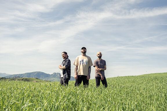 Outmayr: rompono il silenzio con il loro nuovo singolo ‘The Dawn of the Day After’