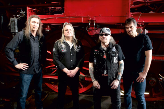 Wallop: pubblicati il singolo “American 4-4-0” dal nuovo LP “Hell on Wheels”