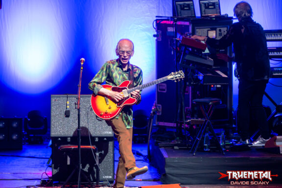 Yes: annunciata una versione rimasterizzata delle sessioni di “From A Page” del 2010 in Edizione Deluxe