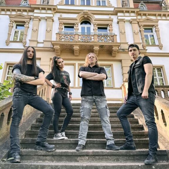 Crystal Viper: il video di Cosmic Forces Overtake