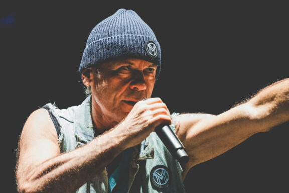 Bruce Dickinson: “La mia voce? Solo buon senso e un po’ di vita da monaco”