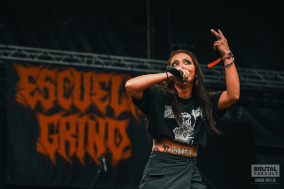 Escuela Grind: svelati gli special guest della data italiana