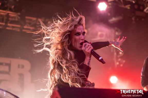 Butcher Babies: condiviso il video del nuovo brano “Black Dove”