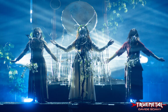 Photo Report: Heilung + Eivør @ Teatro degli Arcimboldi, Milano – 27/04/2025