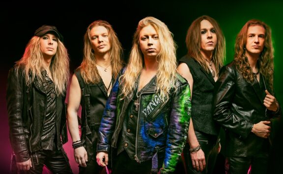 Shiraz Lane: pubblicato il video di “Plastic Heart”