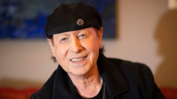 Scorpions: annullato il secondo concerto consecutivo per l’infezione respiratoria di Klaus Meine