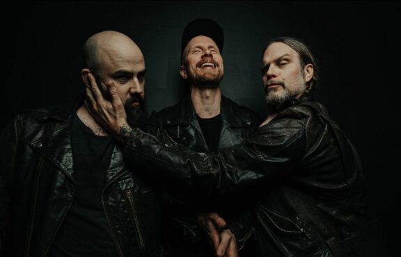 Satan Takes A Holiday: firma con Icons Creating Evil Art, annuncio del nuovo LP, il singolo “You’re the One That I Want” (da “Grease”)