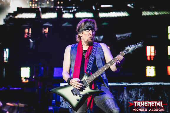Iron Maiden: Adrian Smith “Magari potremmo smettere di usare ‘Doctor Doctor’ come intro per i concerti”
