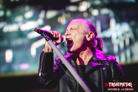 Bruce Dickinson: “Non ho nessun problema a bilanciare i miei impegni da solista con i Maiden”