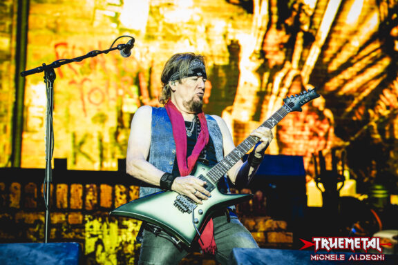 Iron Maiden: Adrian Smith, “L’intelligente artificiale mi fa rabbrividire”