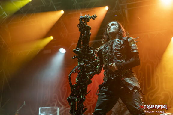 Cradle of Filth: la band respinge le accuse ed annuncia il licenziamento di Ashok