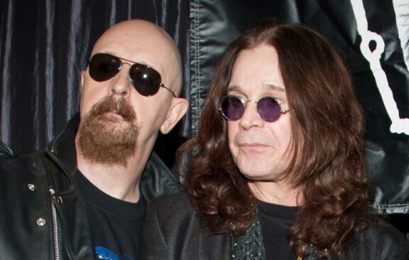 Judas Priest: Rob Halford ricorda Ozzy sul palco, “Le ultime ore sono state dure per tutti, vero?”