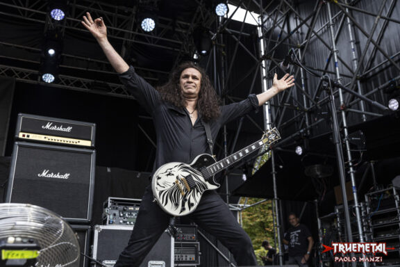 Love Machine: ecco la copertina del nuovo album