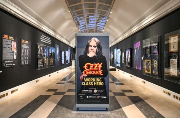 Ozzy Osbourne: il fan video della mostra “Working Class Hero” a Birmingham