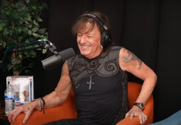 Richie Sambora: continua la convalescenza per l’operazione alla mano e pubblica il nuovo brano “Born to Rock”