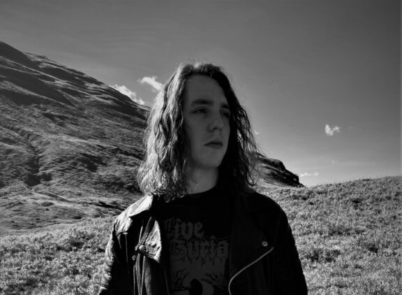 Hellripper: firma con Century Media Records