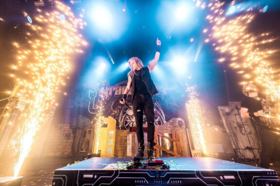 Dragonforce: Marc Hudson collabora con il successo di Netflix “Dan Da Dan” per una performance vocale demoniaca e spettacolare