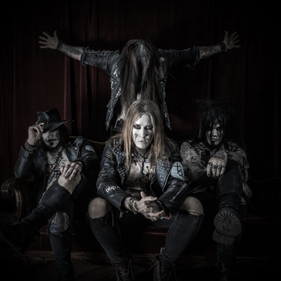 Sister: pubblicano il video del terzo singolo ‘Let Me Be Your Demon’