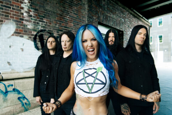 Arch Enemy: pubblicato il video musicale di “Illuminate The Path”