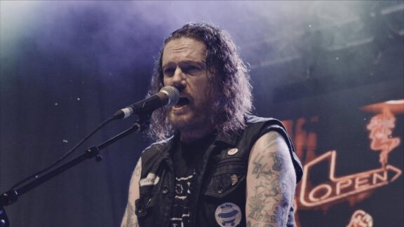 Guns N’ Roses: il tastierista Dizzy Reed condivide il singolo “Earn It 2 Burn It” dal prossimo album solista “Rock ‘N’ Roll Chose Me”