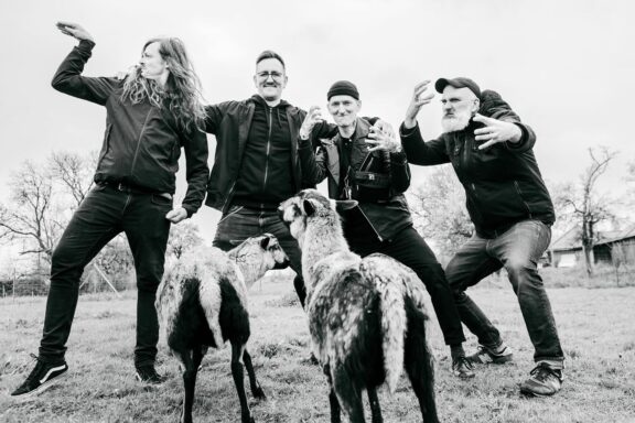 Constrict: guarda “Cattle”, il nuovo video