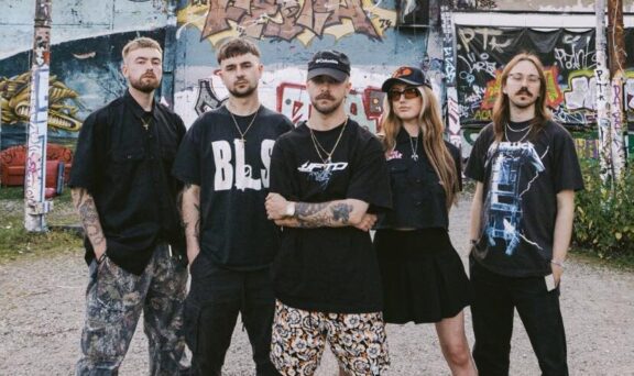 Guilt Trip: firma con Roadrunner Records, online il video del singolo “Burn”