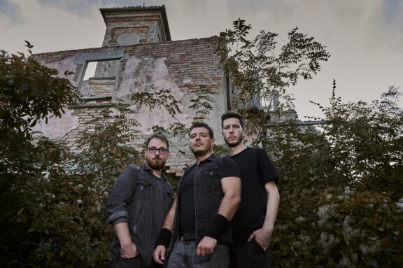 Lythora: nella compilation “One Step Over the Line”