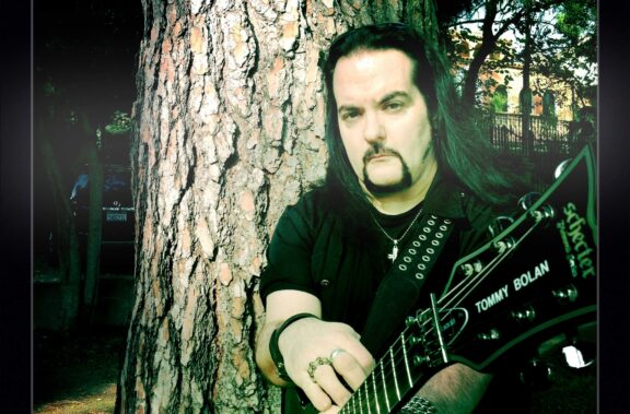N.Y.C.: guarda ‘Heavy As Hell’, il nuovo video