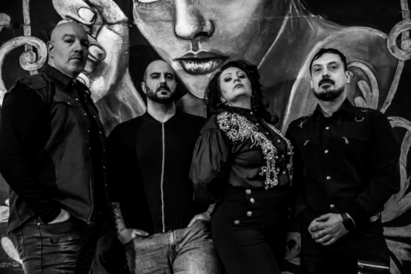 Raining Nails: il video del nuovo singolo “Life Is a Lie”