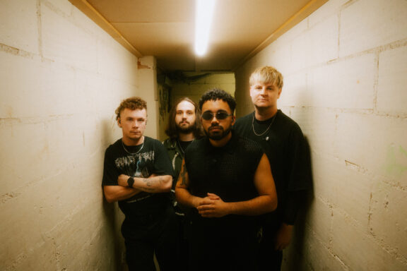Love Is Noise: pubblicato il video del nuovo singolo “Everyone Bleeds”
