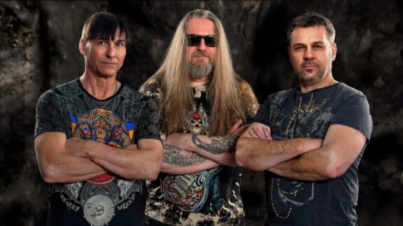 Extra Band: pubblicato il nuovo singolo “Máme Fire”