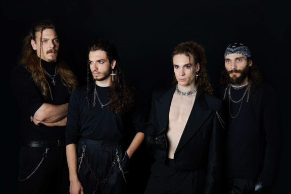 Helikon: il nuovo singolo “The Broken Crown”