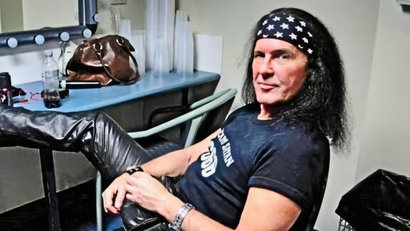 Rabbit: per il 50esimo anniversario Dave Evans (AC/DC) annuncia il nuovo album “Defenders of Rock”