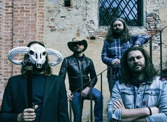 Hot Cherry: presentato un nuovo inedito intitolato “Black Flag”