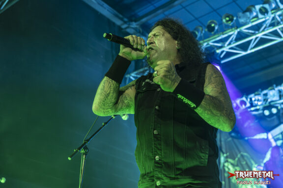 Testament: Chuck Billy annuncia la sua biografia in uscita per Permuted Press