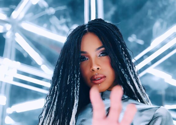 Chena: online il video del nuovo singolo “Clouds of Sapphire”