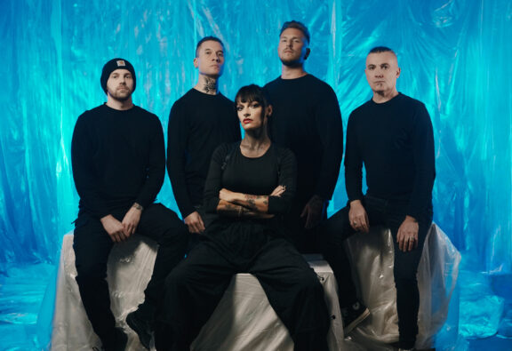 Never Obey Again: ascolta “Plastic Love”, il nuovo singolo