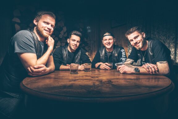 Rock-Out: il nuovo video “High-Class Woman”