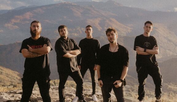 Watching The Abyss: il videoclip di “ASH” (feat. AmberHale)