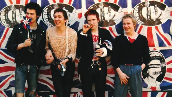 Sex Pistols: annunciati i concerti celebrativi dei “50 Years Of Punk” per l’estate 2026