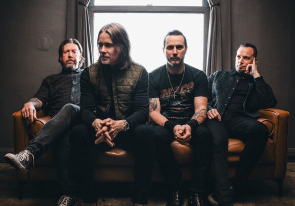 Alter Bridge: tornano con il nuovo singolo “Playing Aces”, video; tour eurpeo “What Lies Within” con due date in Italia