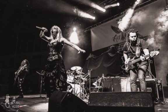 Scarlet Aura: pubblicata la reinterpretazione rock di “Noi suntem români”, con la partecipazione di Ovidiu Anton