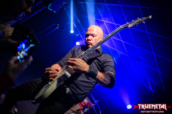Photo Report: Danko Jones + Tuk Smith and The Resltess Hearts @ Legend Club Milano – 06/12/2025
