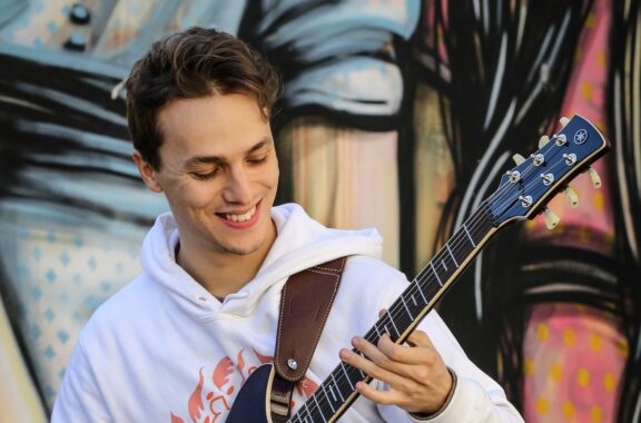 Matteo Mancuso: il video del nuovo singolo “Isla Feliz (feat. Antoine Boyer)”